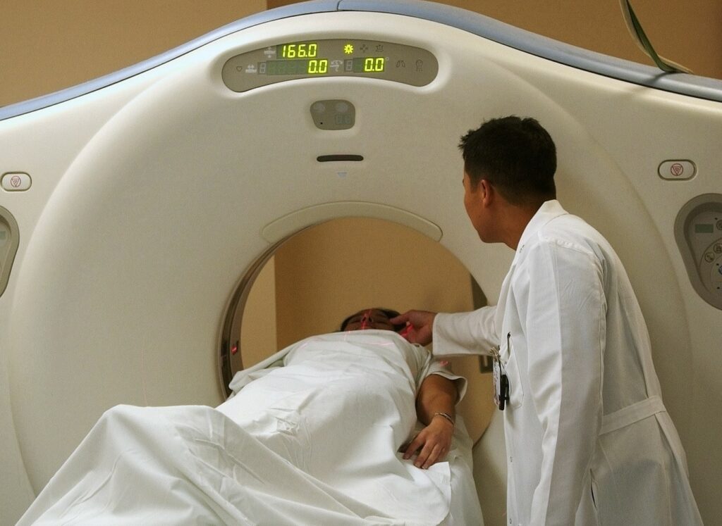 CT scanner 1360x992px